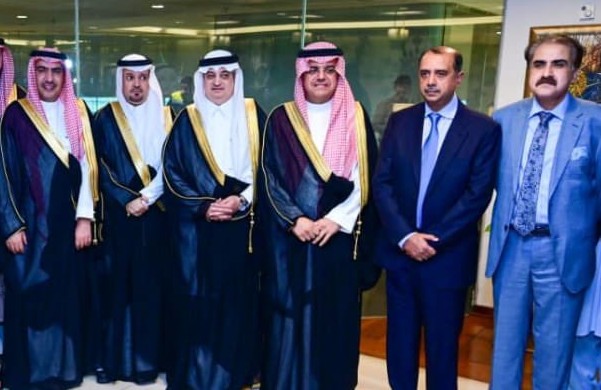 Prince Mansour leads Saudi delegation to Pakistan for economic cooperation